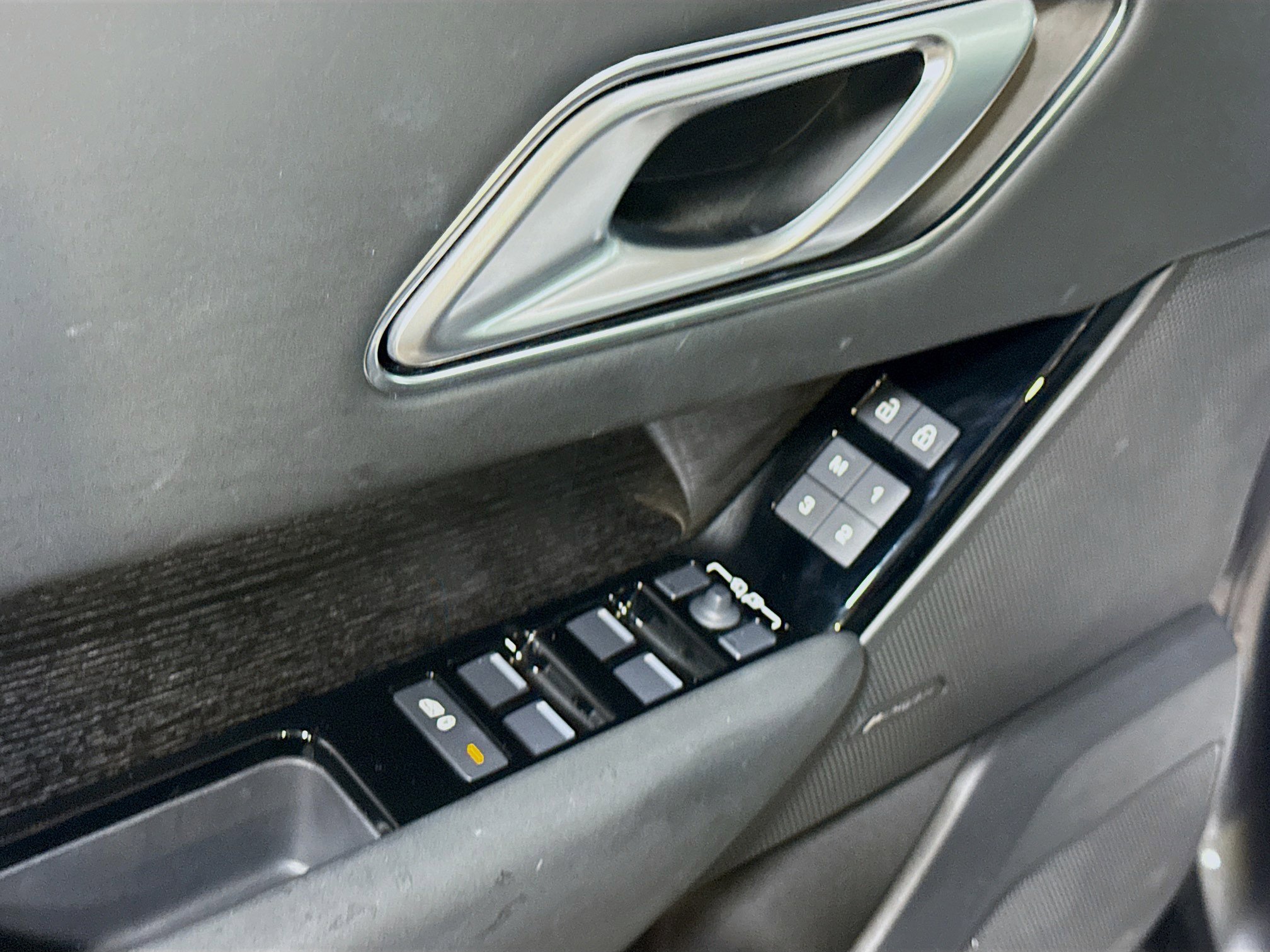 Certified 2026 Land Rover Range Rover Velar Dynamic SE AWD/4WD image 23