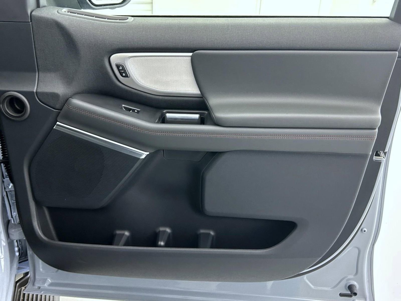 New 2025 Ford Expedition Active image 16