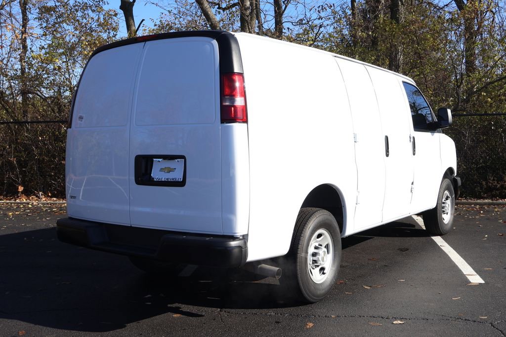 Used 2022 Chevrolet Express 3500 w/ Driver Convenience Package image 8
