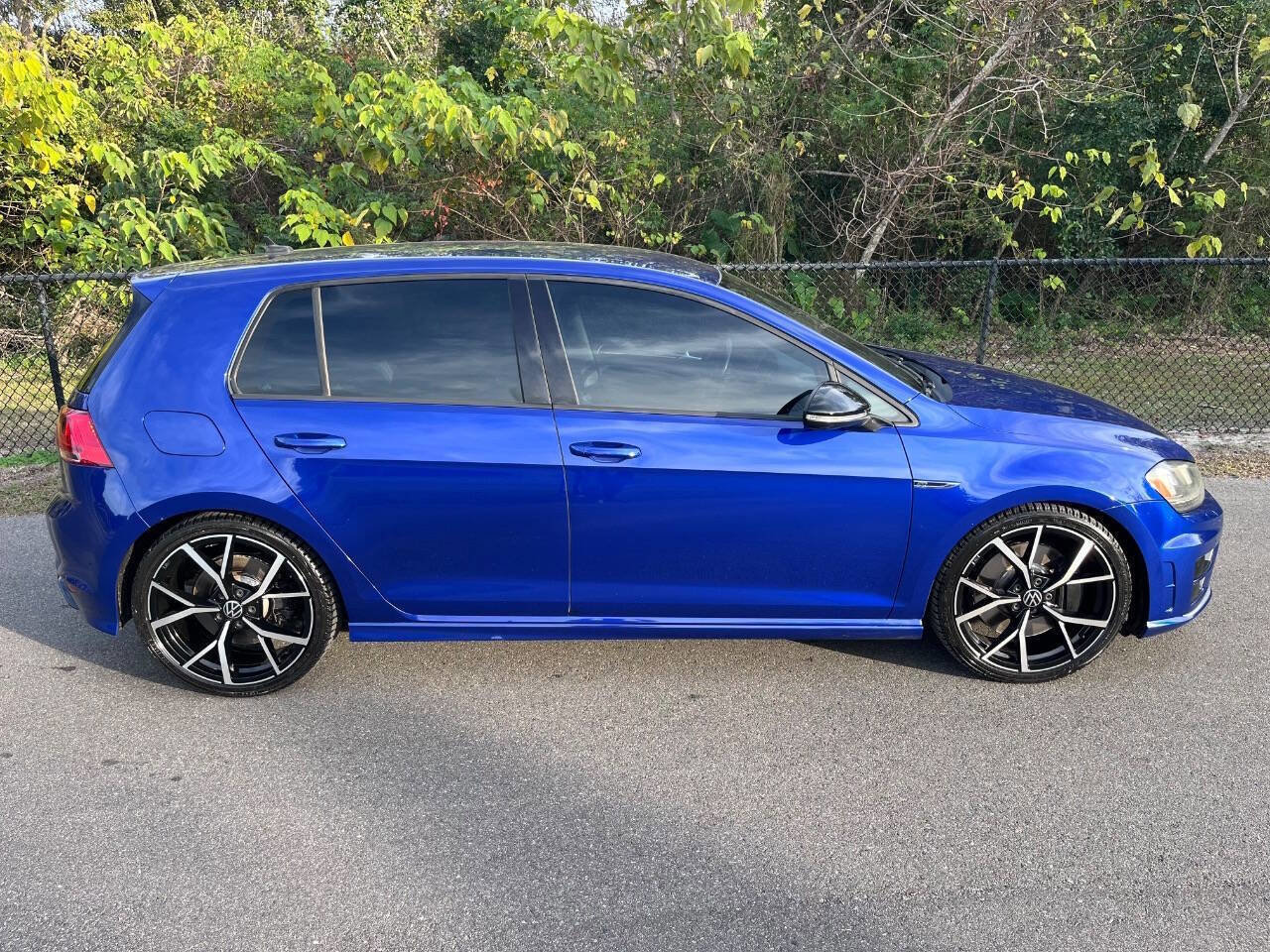 Used 2017 Volkswagen Golf R 4-Door image 13