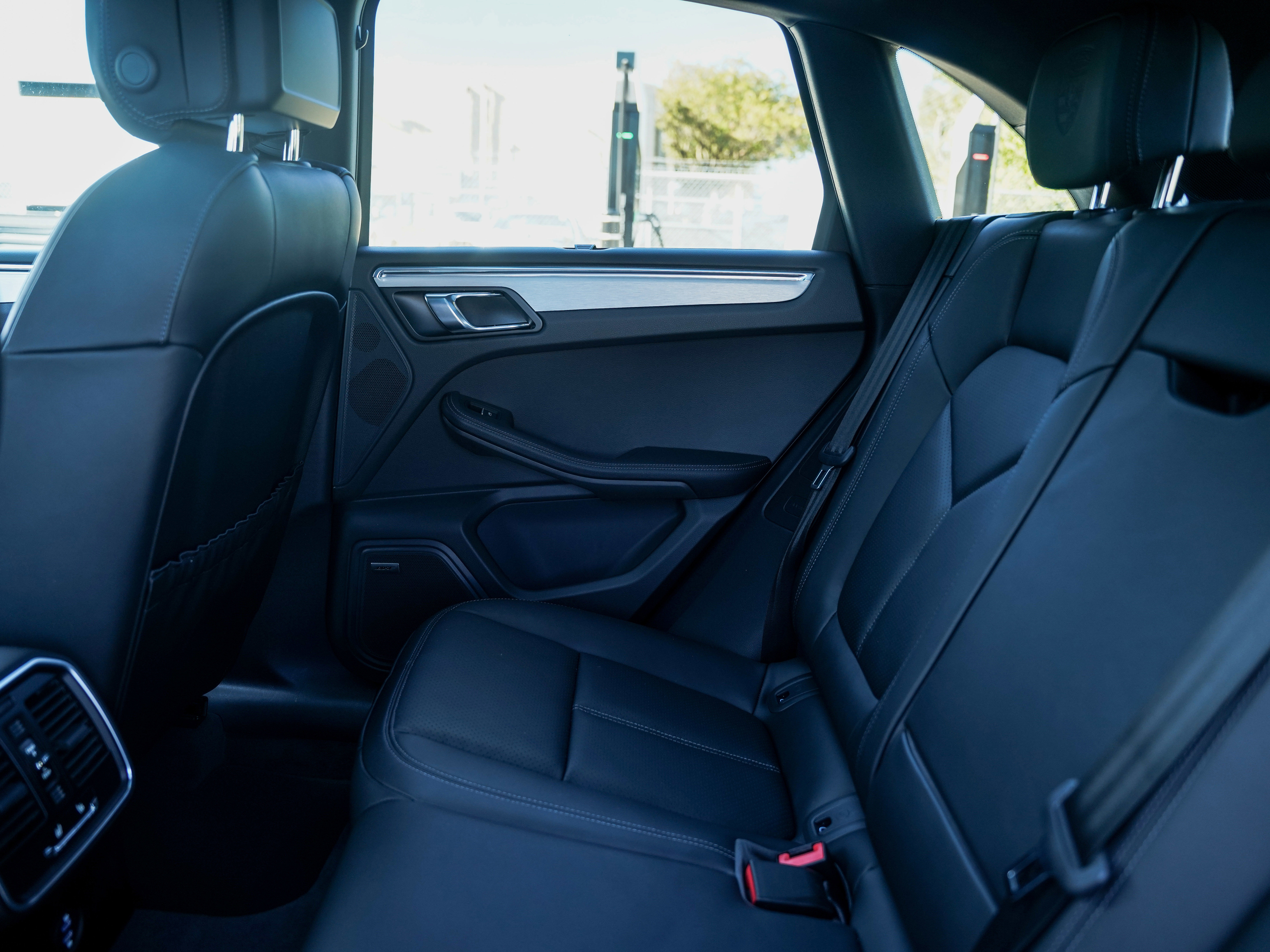 Certified 2026 Porsche Macan AWD/4WD image 29
