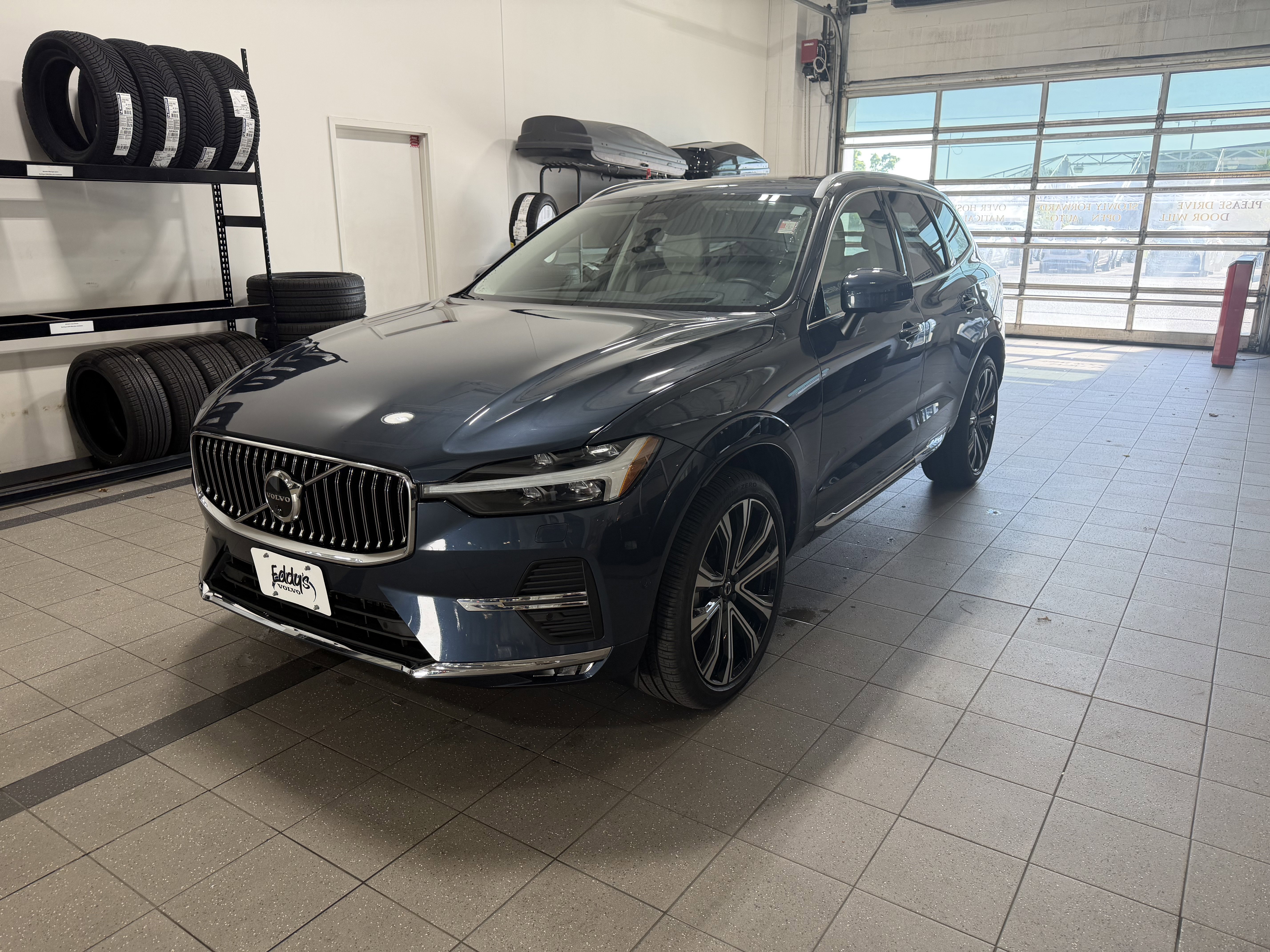 Used 2023 Volvo XC60 B5 Ultimate w/ Climate Package AWD/4WD image 4