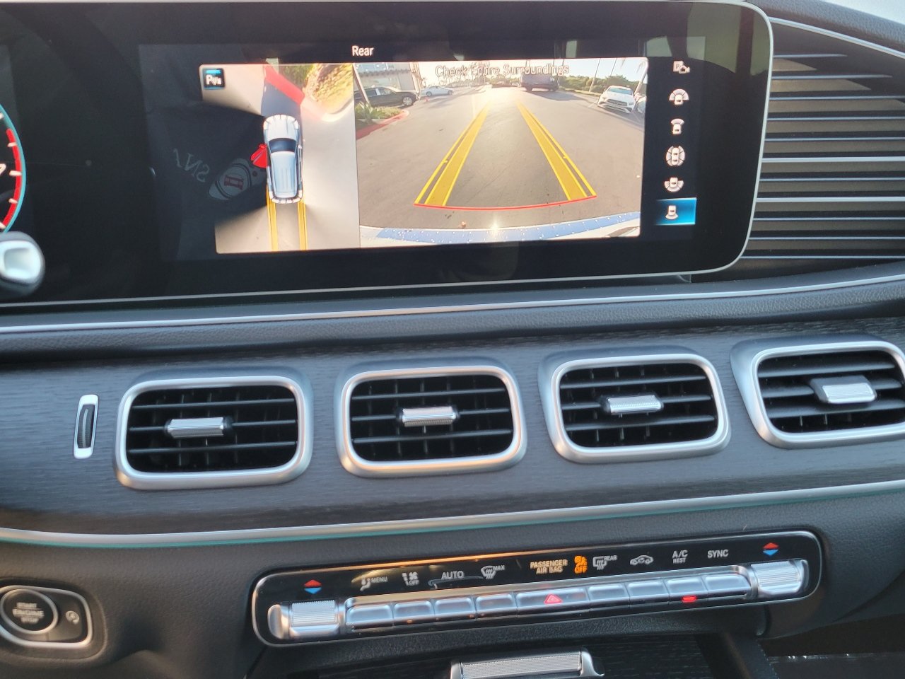 New 2023 Mercedes-Benz GLE 350 4MATIC w/ Premium Package image 10