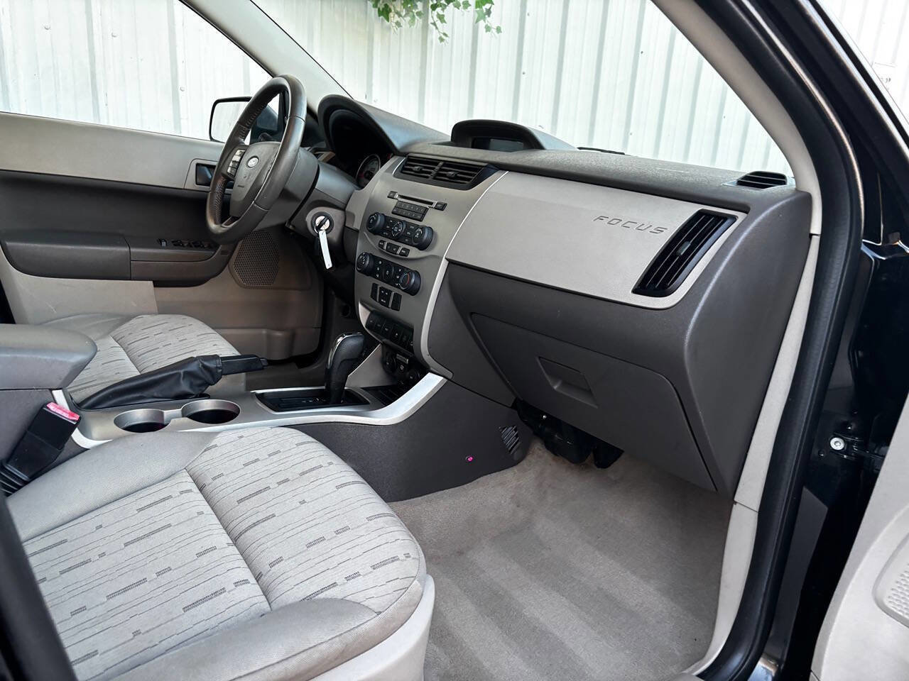 Used 2010 Ford Focus SE image 15