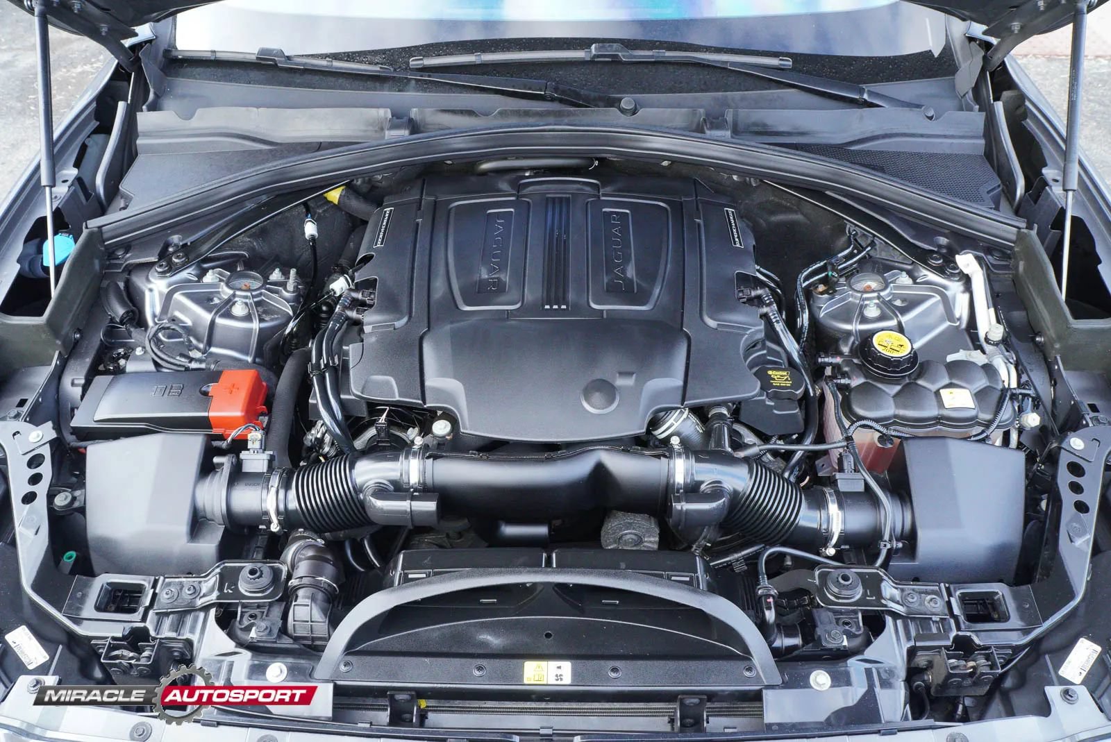 Used 2017 Jaguar F-PACE R-Sport AWD/4WD image 10