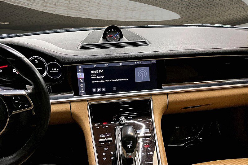 Used 2019 Porsche Panamera w/ Premium Package image 6