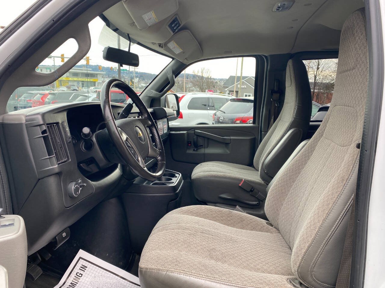 Used 2018 Chevrolet Express 3500 LS RWD image 9