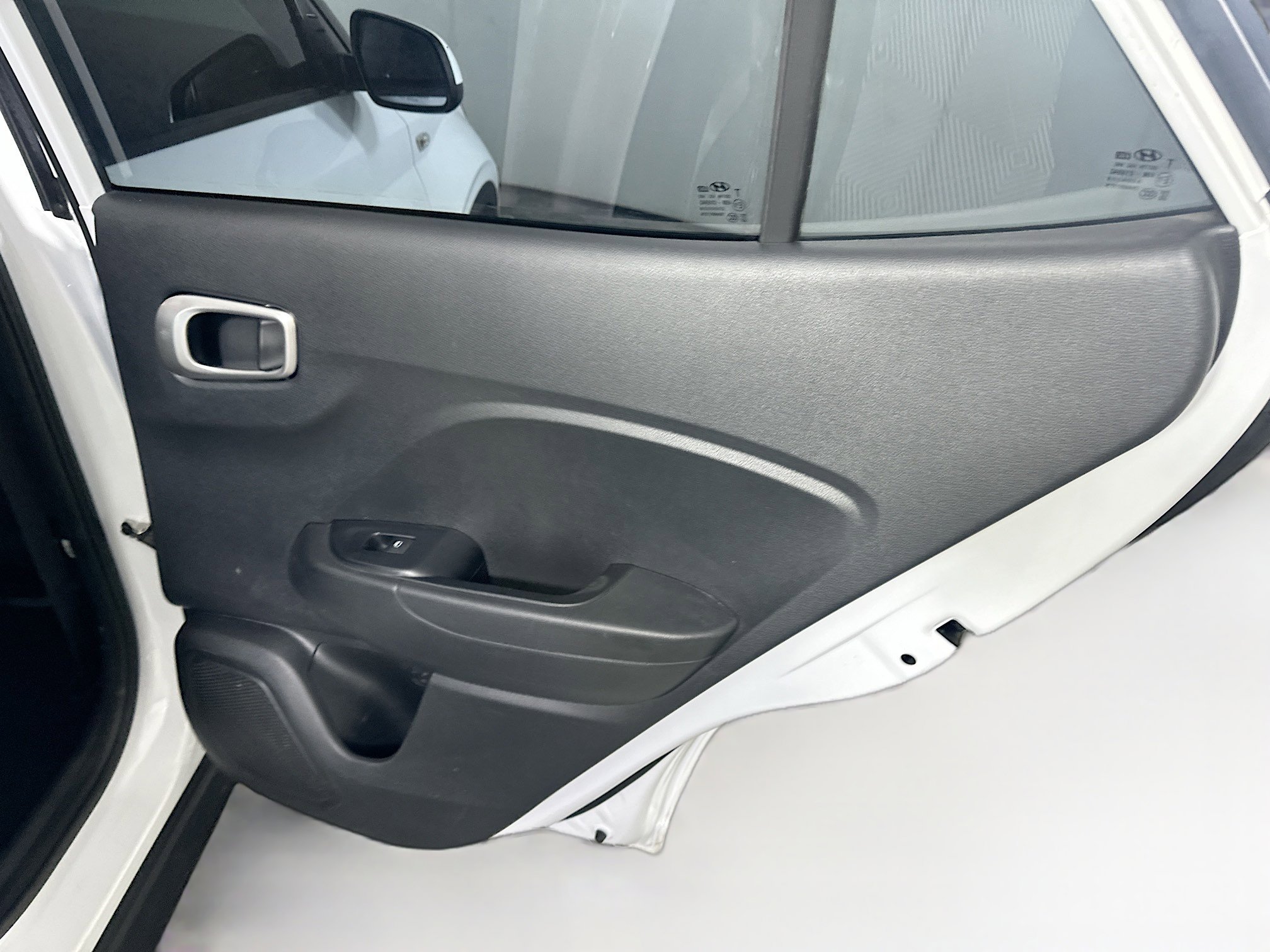 Used 2024 Hyundai Venue SEL image 29