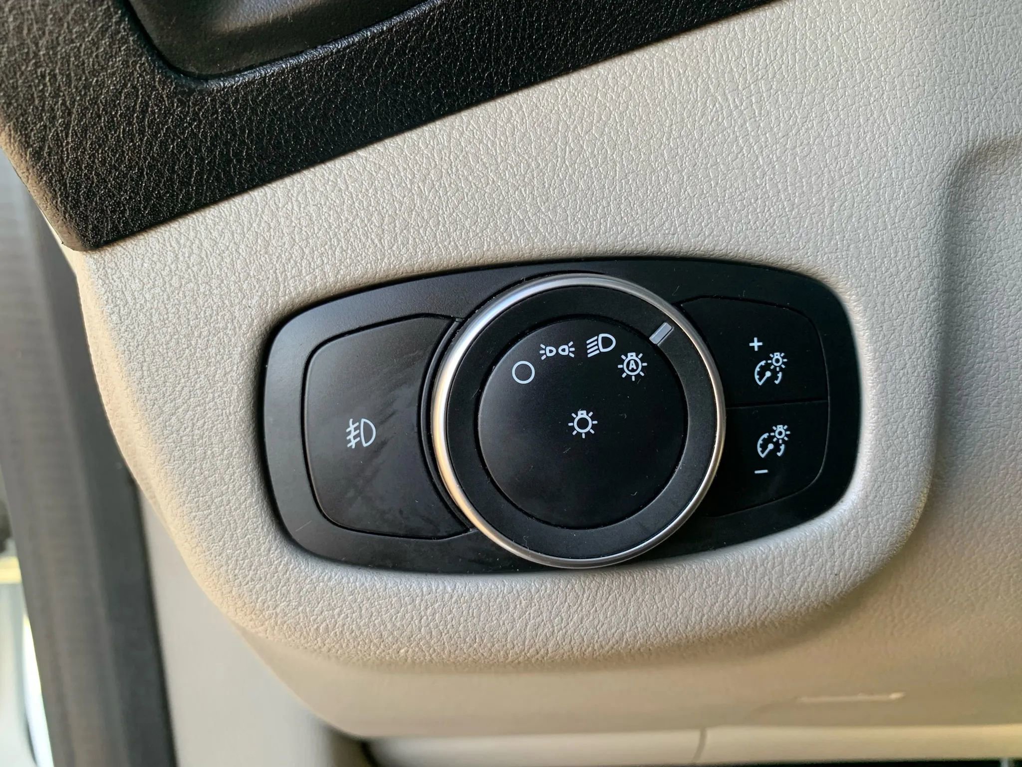 Used 2019 Ford Transit Connect XLT image 17