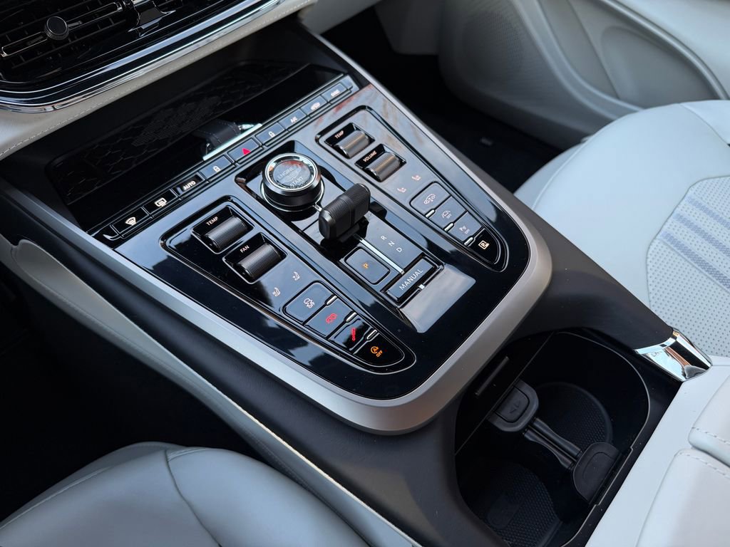 New 2026 Aston Martin DBX 707 image 28