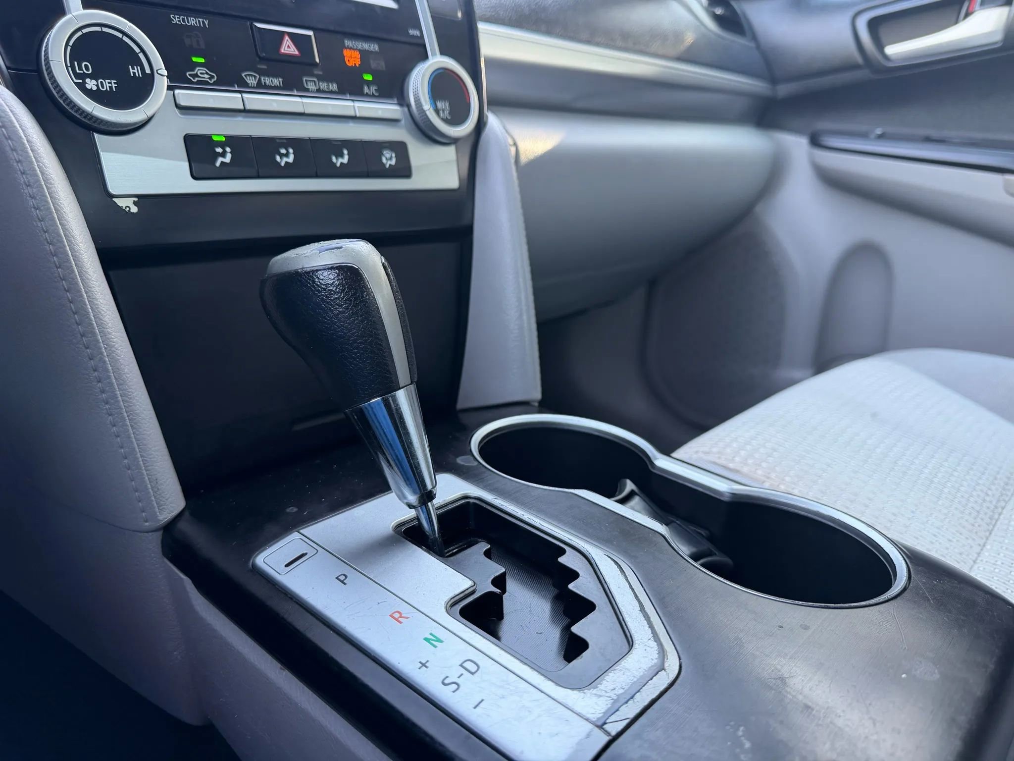 Used 2013 Toyota Camry LE image 25