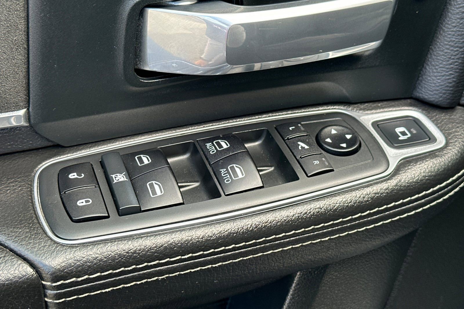 Used 2020 RAM 2500 Laramie w/ Night Edition AWD/4WD image 12