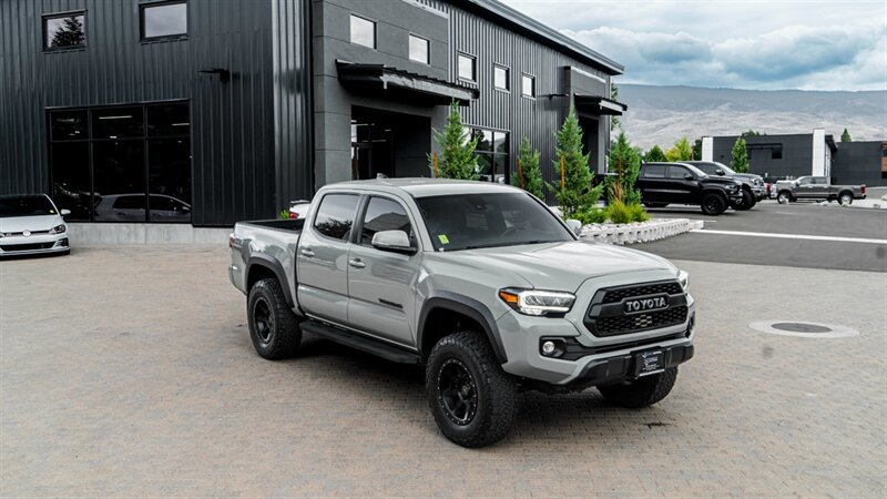 Used 2022 Toyota Tacoma TRD Off-Road w/ Technology Package RWD image 9