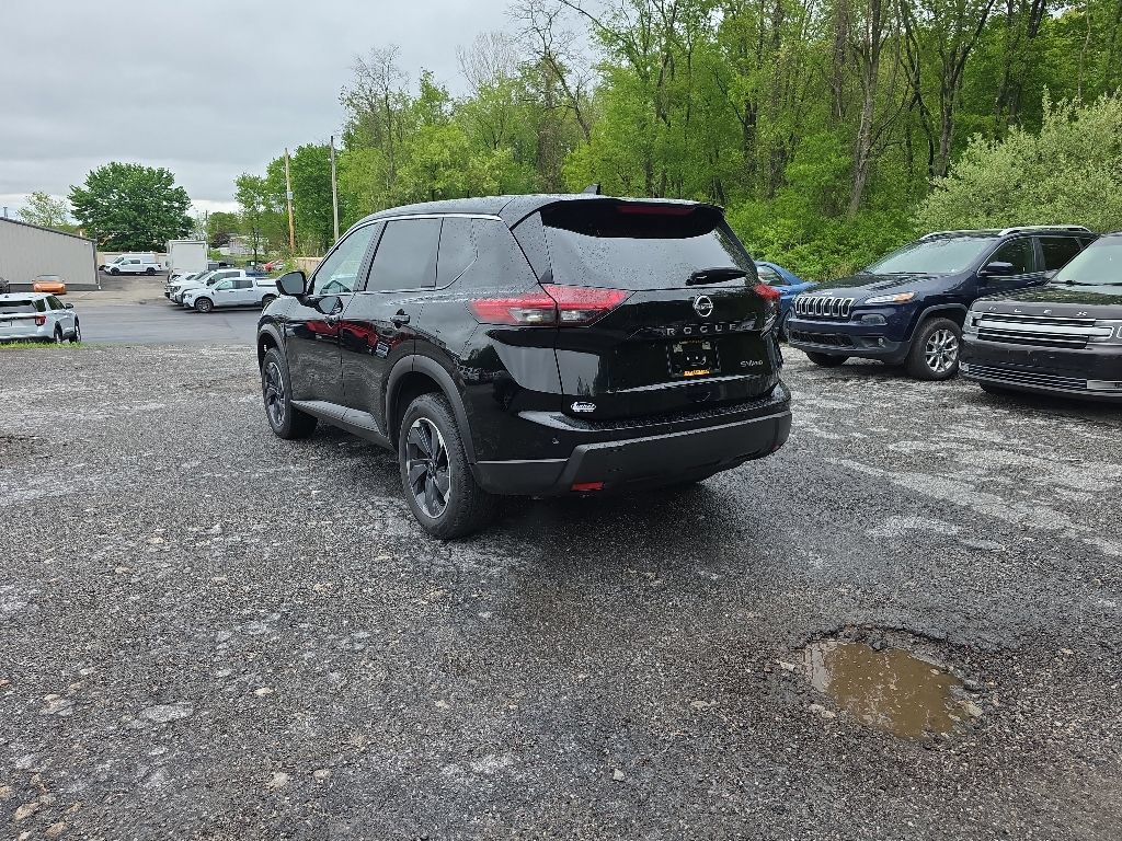 Used 2024 Nissan Rogue SV AWD/4WD image 8