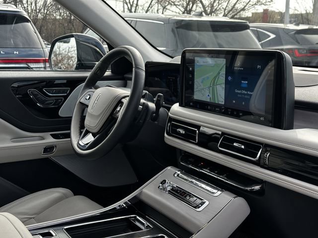 Certified 2025 Lincoln Aviator Reserve w/ Equipment Group 201A image 33
