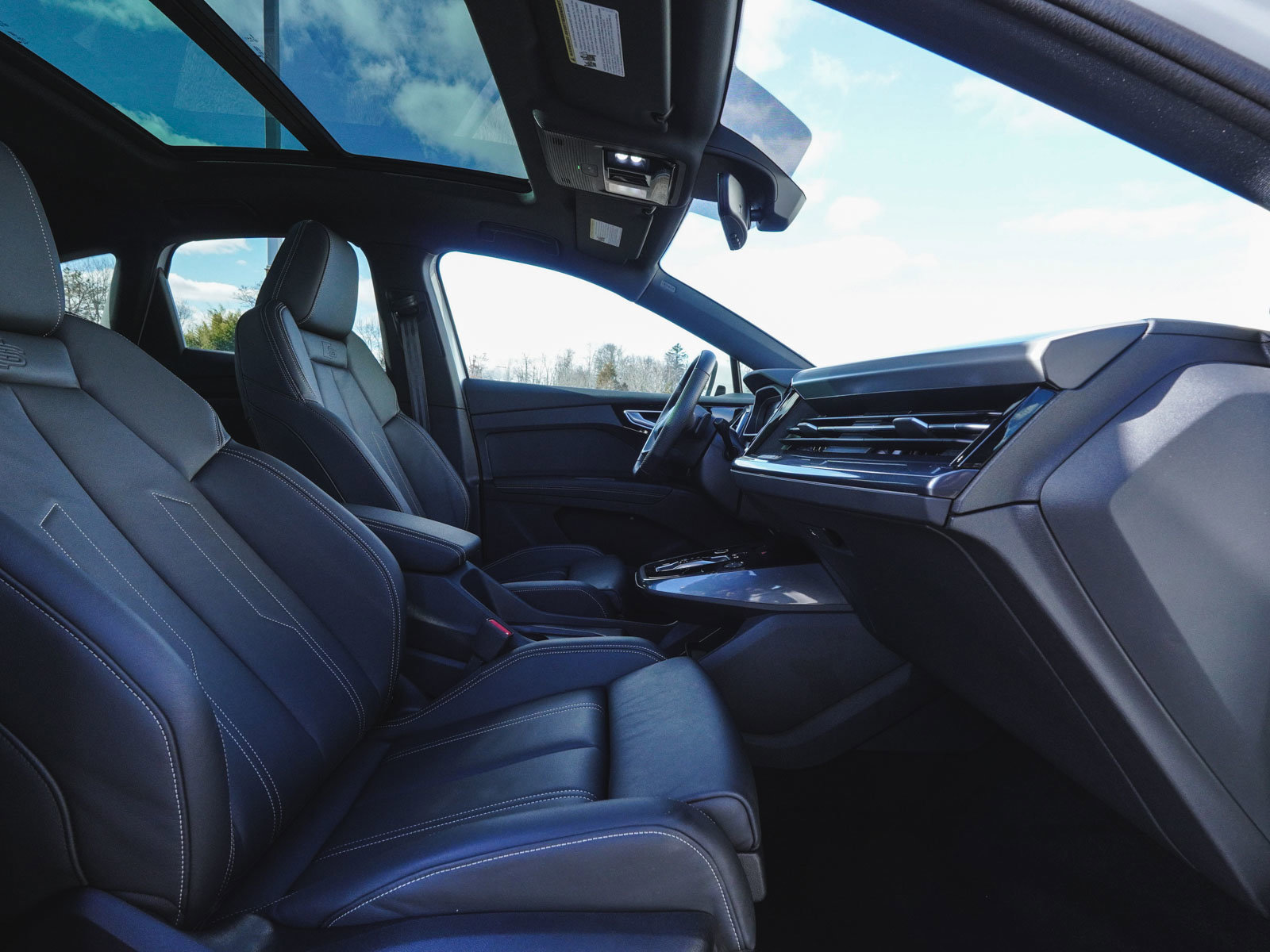 Used 2025 Audi Q4 e-tron Premium image 41