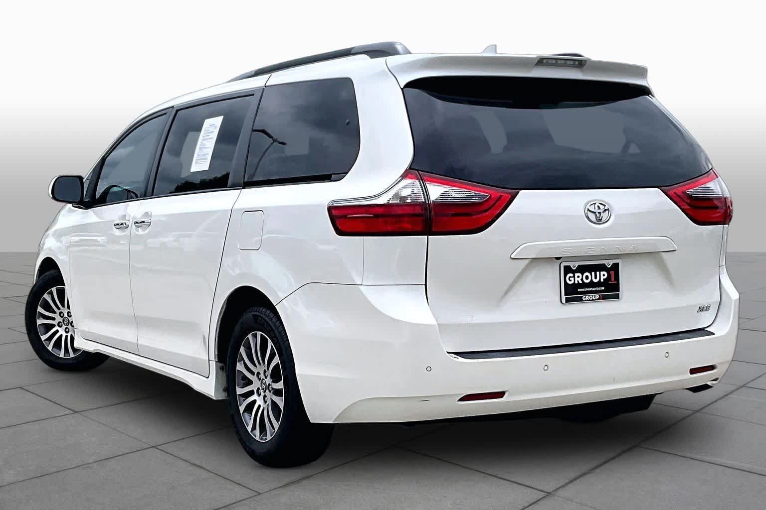Used 2020 Toyota Sienna XLE Premium FWD image 11