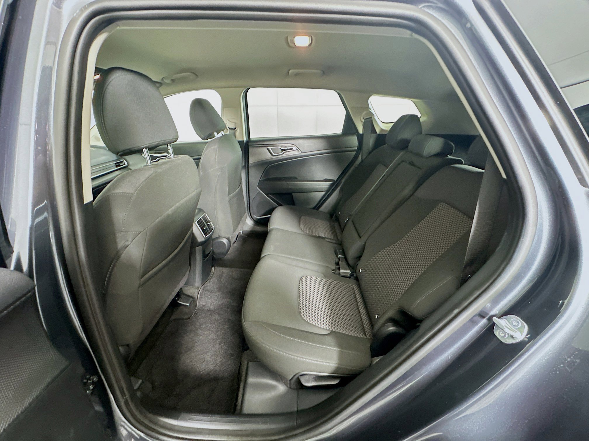 Used 2025 Kia Sportage LX image 27