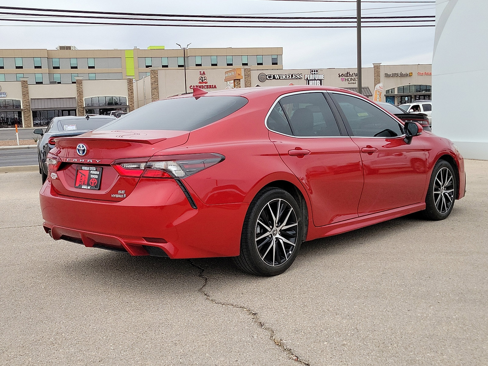 Used 2024 Toyota Camry SE w/ Audio Upgrade Package FWD image 4