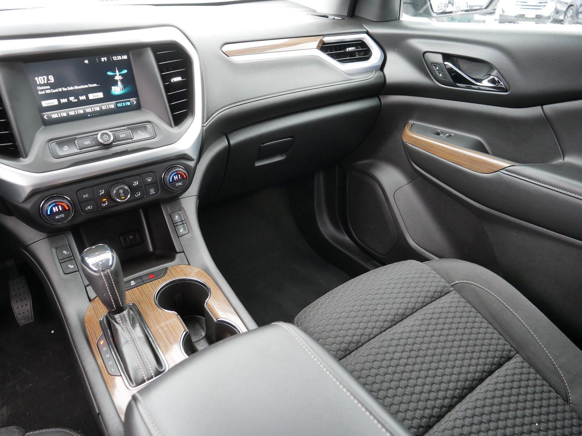 Used 2017 GMC Acadia SLE image 11