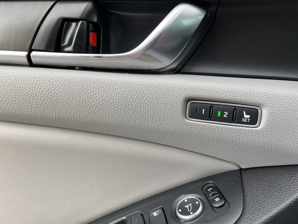 Certified 2018 Honda Accord EX-L image 10