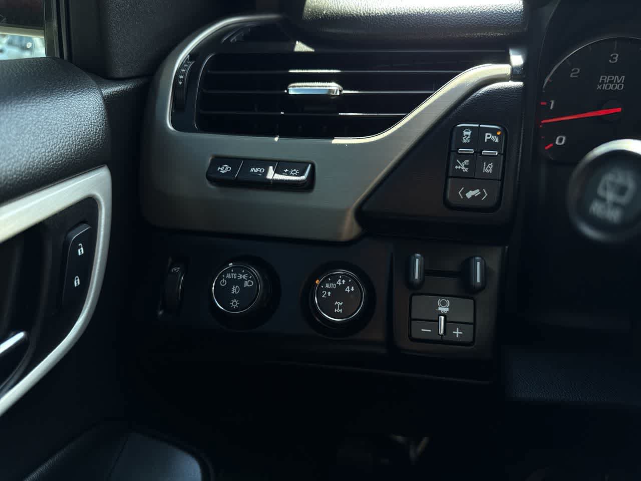 Used 2015 GMC Yukon Denali w/ Premium Package AWD/4WD image 22