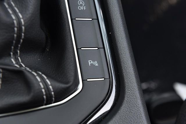 New 2026 Volkswagen Taos SE image 18