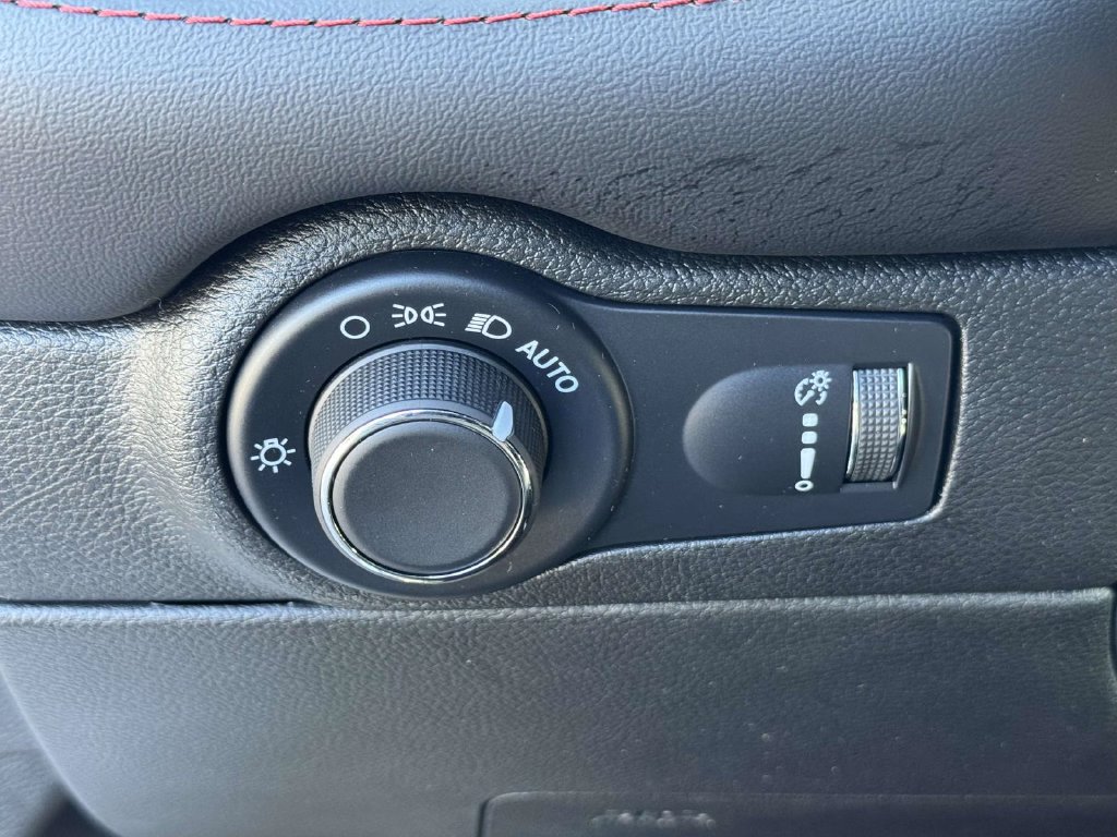 Used 2025 Dodge Durango GT AWD/4WD image 28