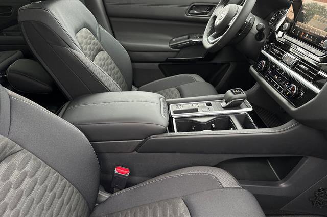 New 2025 Nissan Pathfinder SV w/ Cargo Package image 18