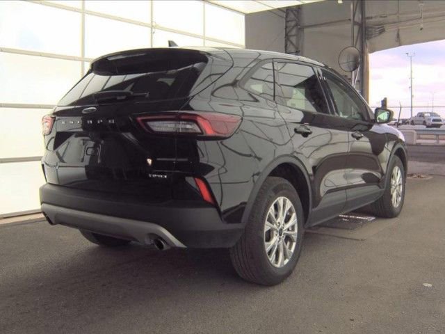 Used 2025 Ford Escape Active AWD/4WD image 3