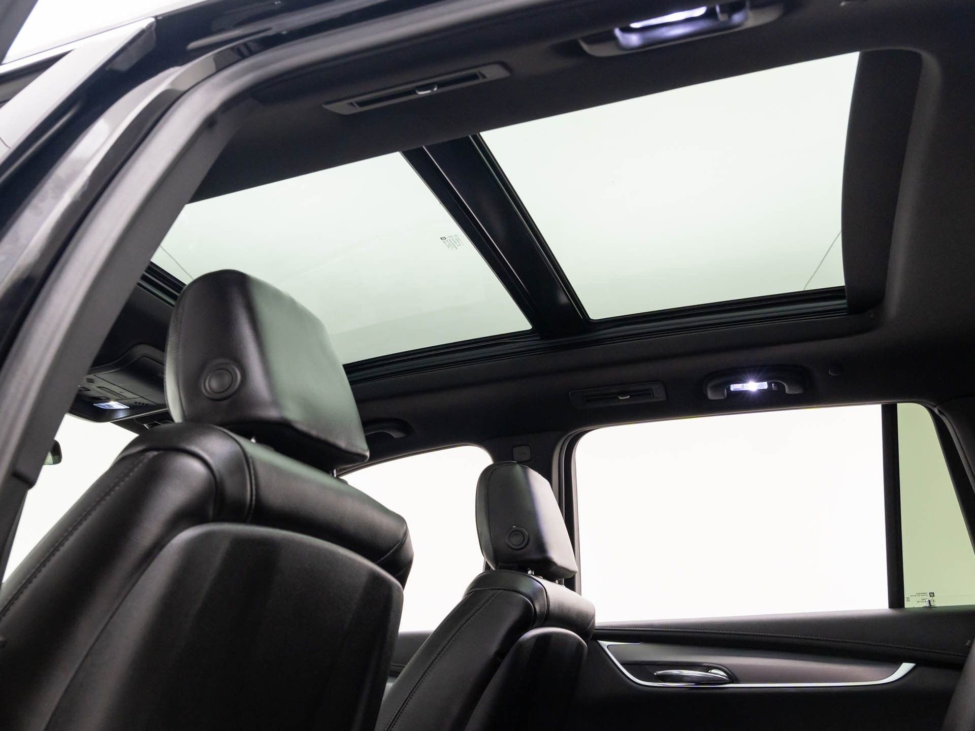 New 2025 Cadillac XT6 Luxury image 11