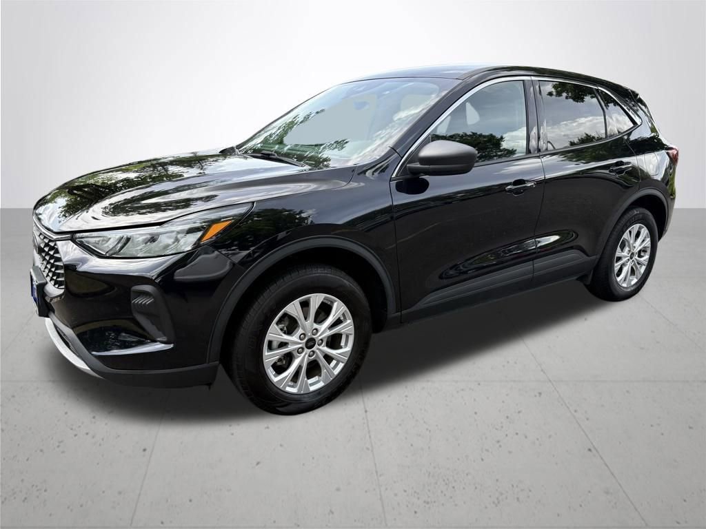 Used 2024 Ford Escape Active AWD/4WD image 2