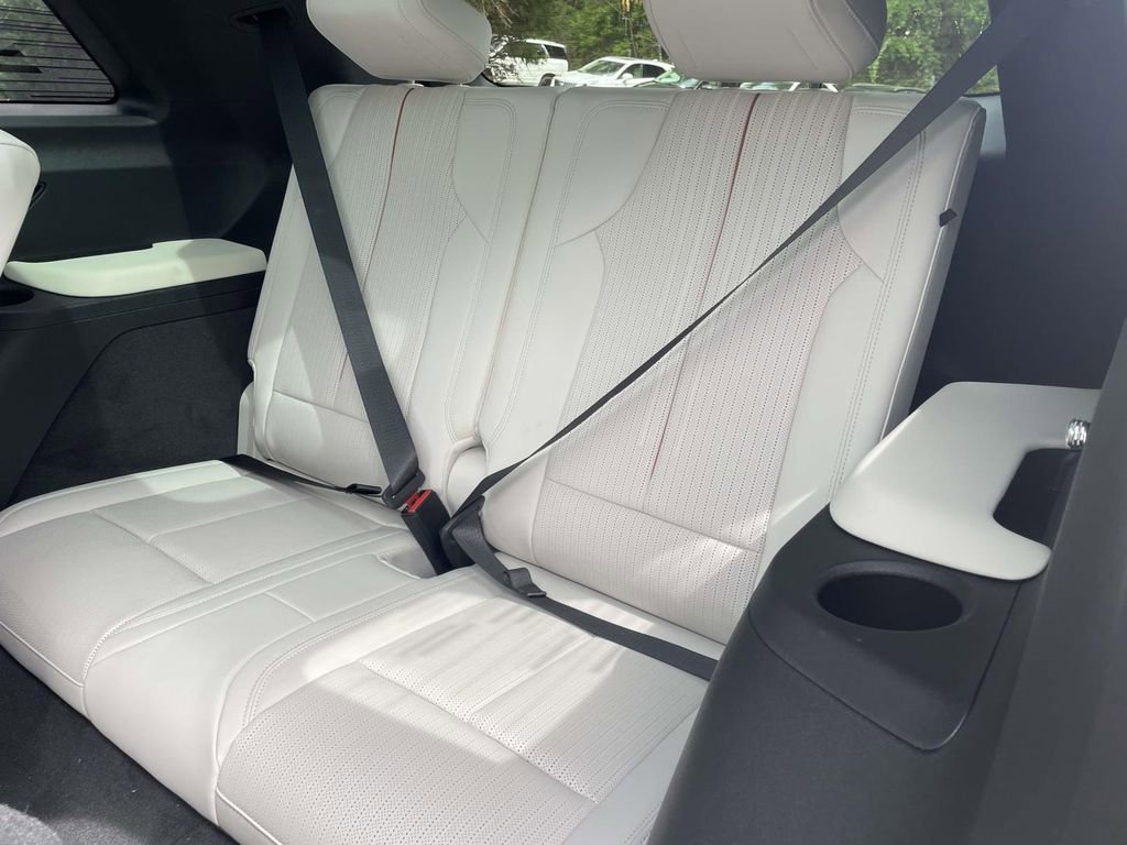 New 2026 Cadillac Vistiq Sport image 12