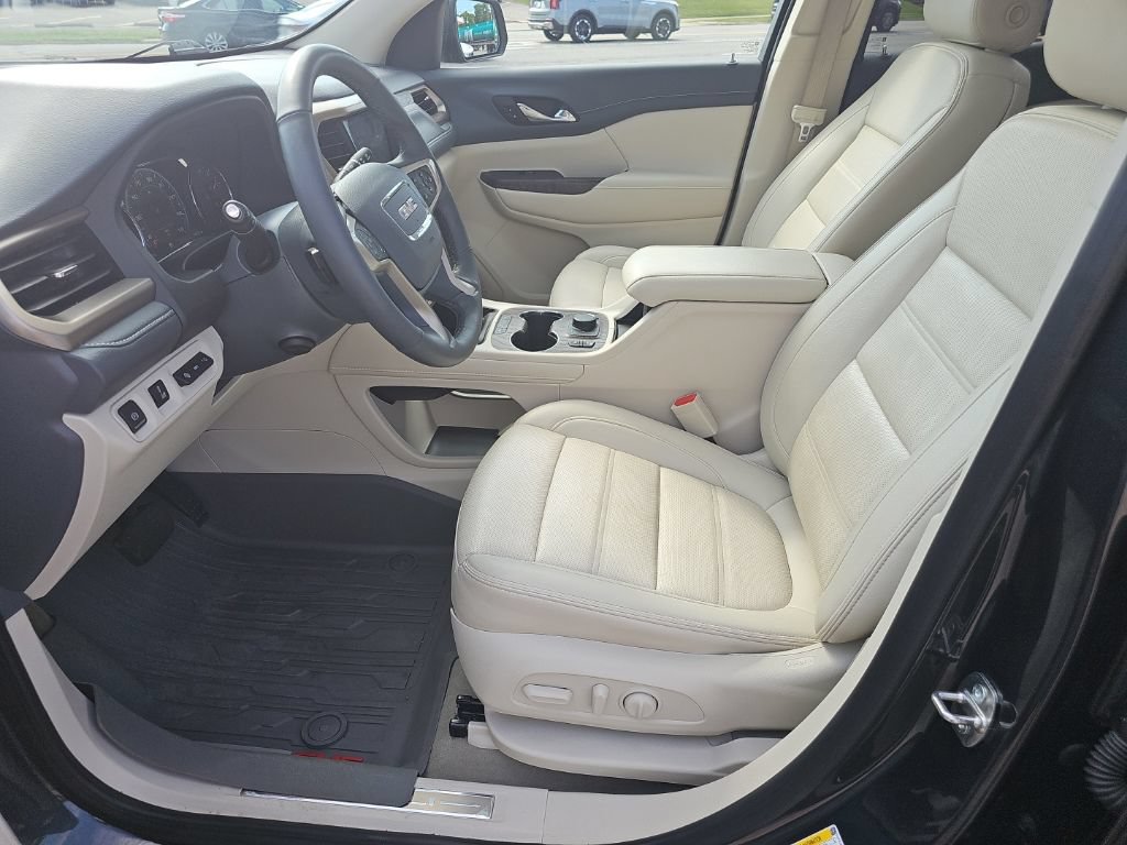 Used 2023 GMC Acadia Denali w/ Denali Ultimate Package AWD/4WD image 17