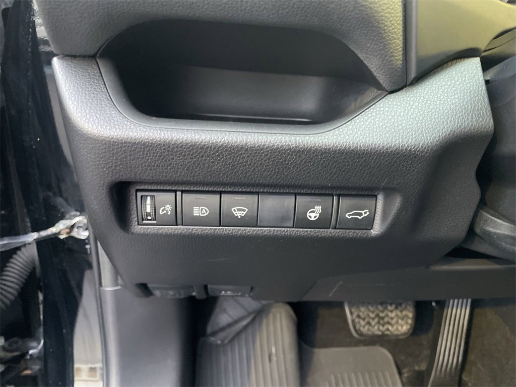 Used 2021 Toyota RAV4 XLE Premium image 19