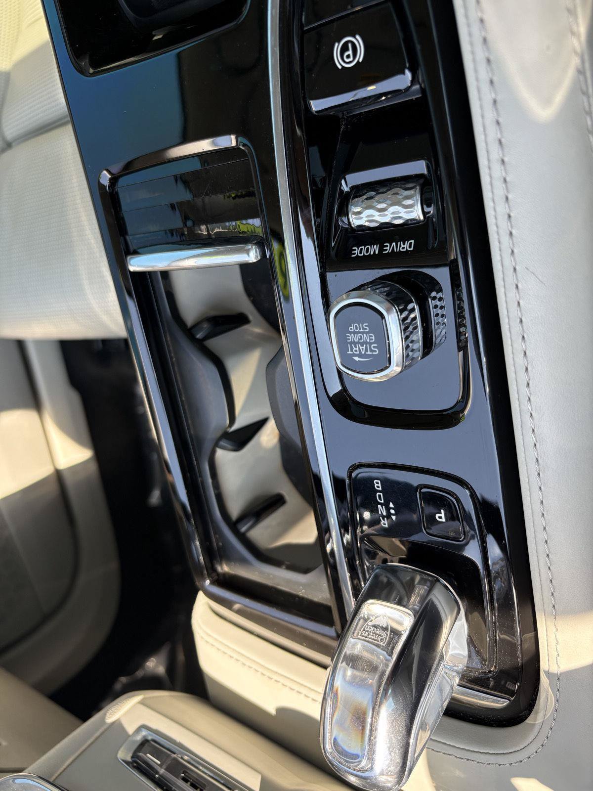 Used 2019 Volvo S90 T8 Inscription w/ Luxury Package AWD/4WD image 17