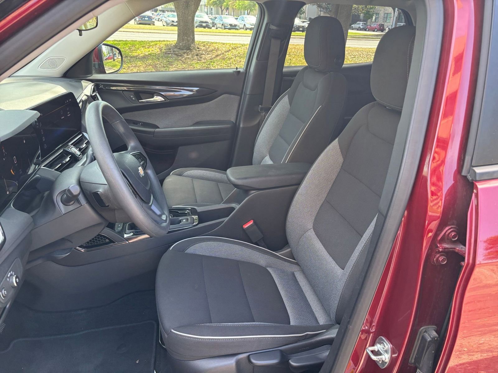 Used 2025 Chevrolet TrailBlazer LT image 31