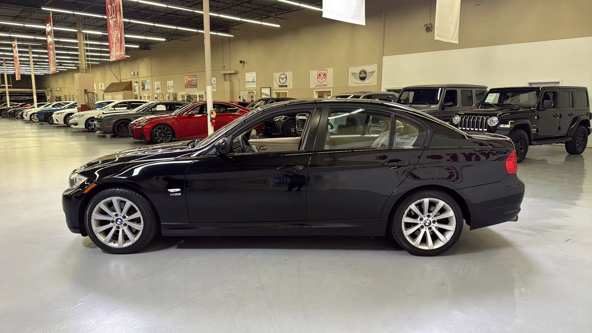 Used 2011 BMW 328i xDrive Sedan image 3