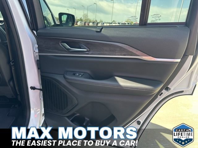 Used 2024 Jeep Grand Cherokee Limited w/ Luxury Tech Group II image 42