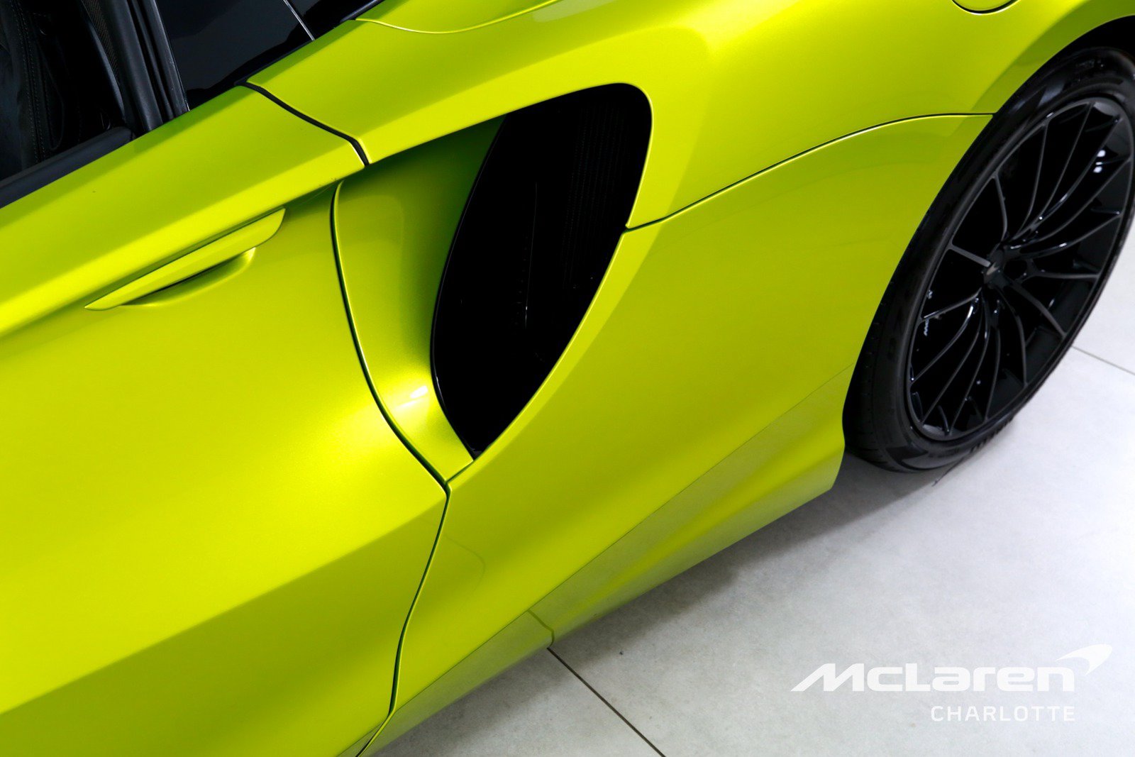 Used 2025 McLaren Artura Spider RWD image 28