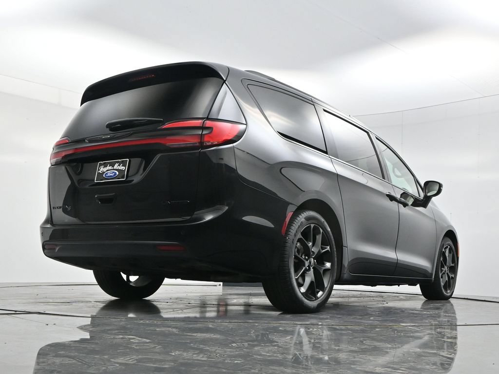 Used 2025 Chrysler Pacifica Limited FWD image 44