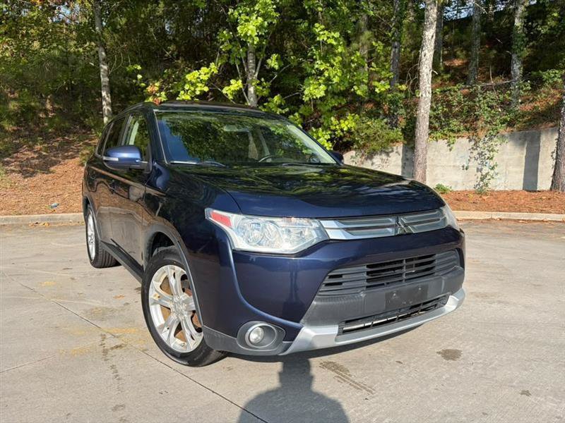 Used 2015 Mitsubishi Outlander SE AWD/4WD image 1