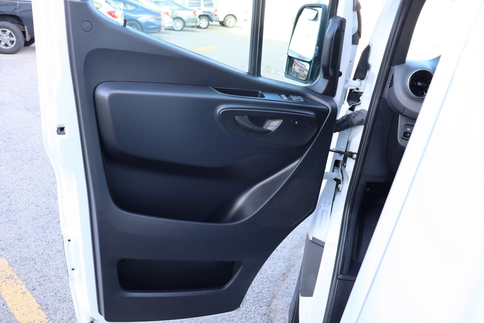 Used 2024 Mercedes-Benz eSprinter 170 Cargo image 15
