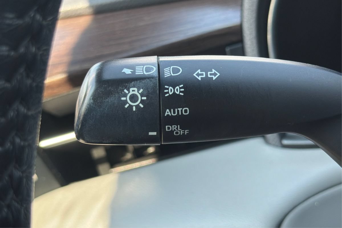 Used 2019 Toyota Avalon XLE w/ Moonroof Package FWD image 18