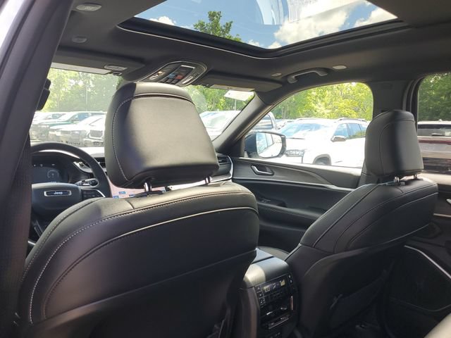 New 2026 Jeep Grand Cherokee L Limited w/ Limited Altitude Package AWD/4WD image 12