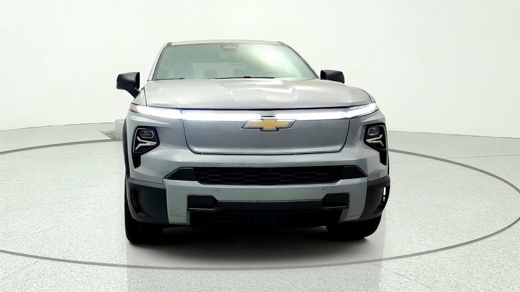 Used 2026 Chevrolet Silverado EV LT AWD/4WD image 2
