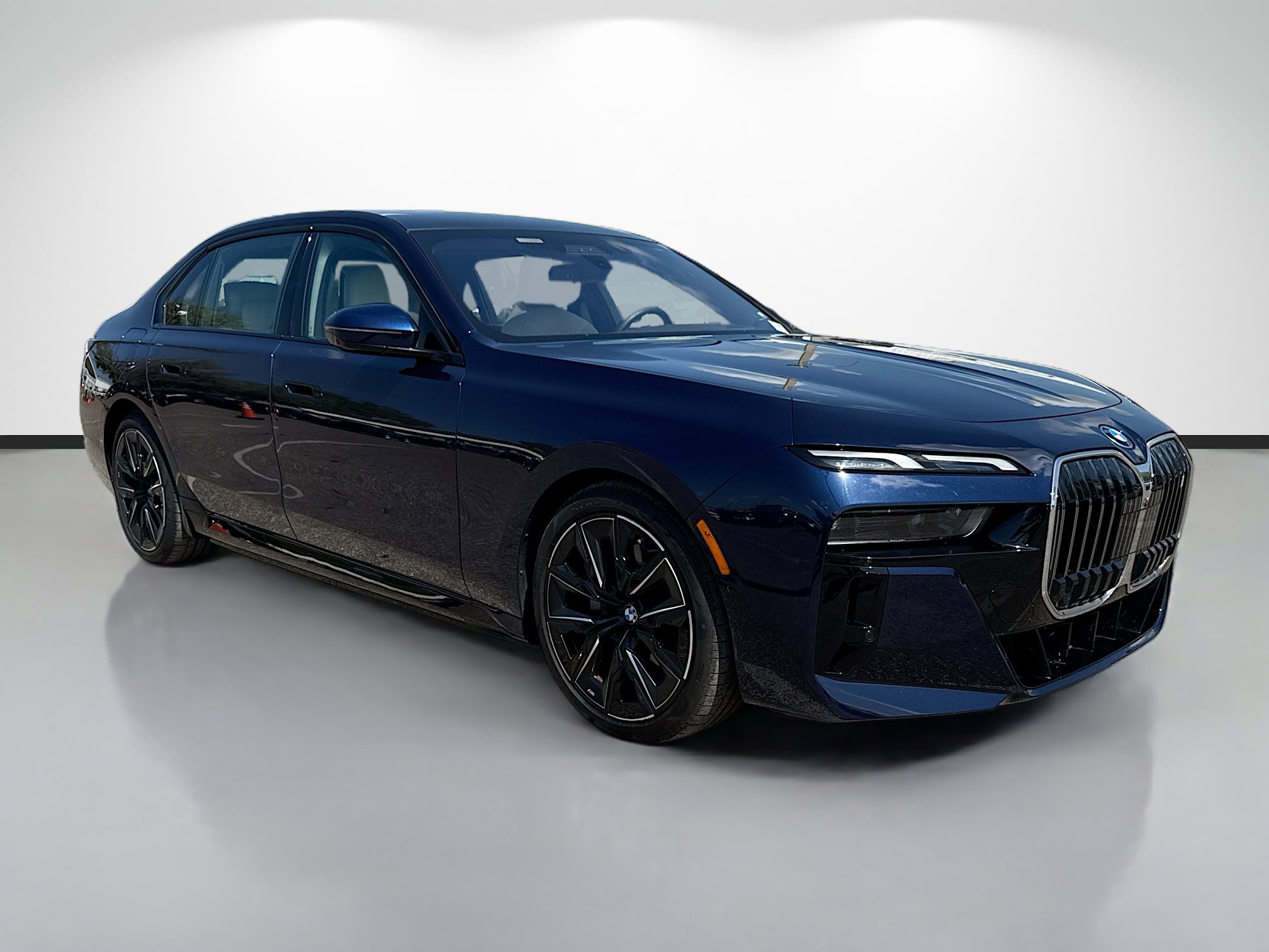 Used 2023 BMW i7 xDrive60 image 1