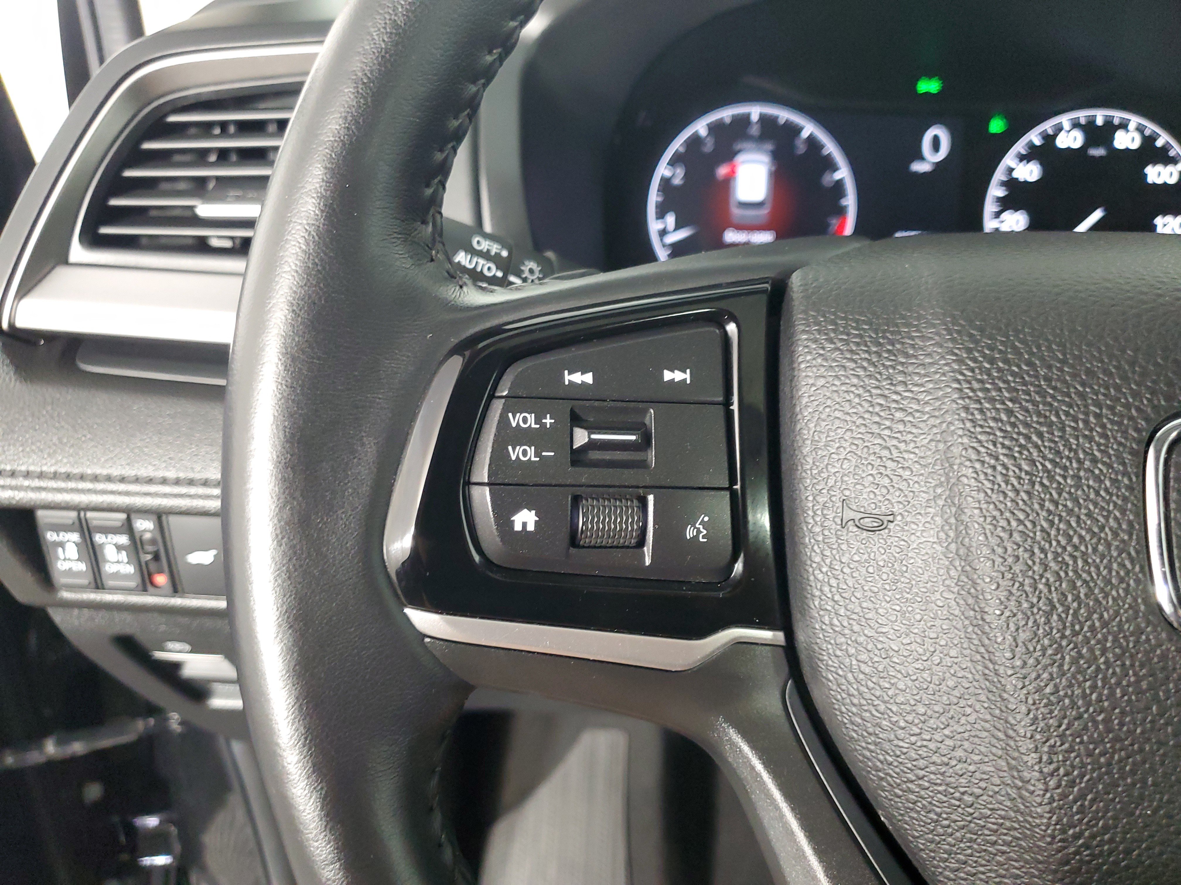 Used 2025 Honda Odyssey EX-L image 26