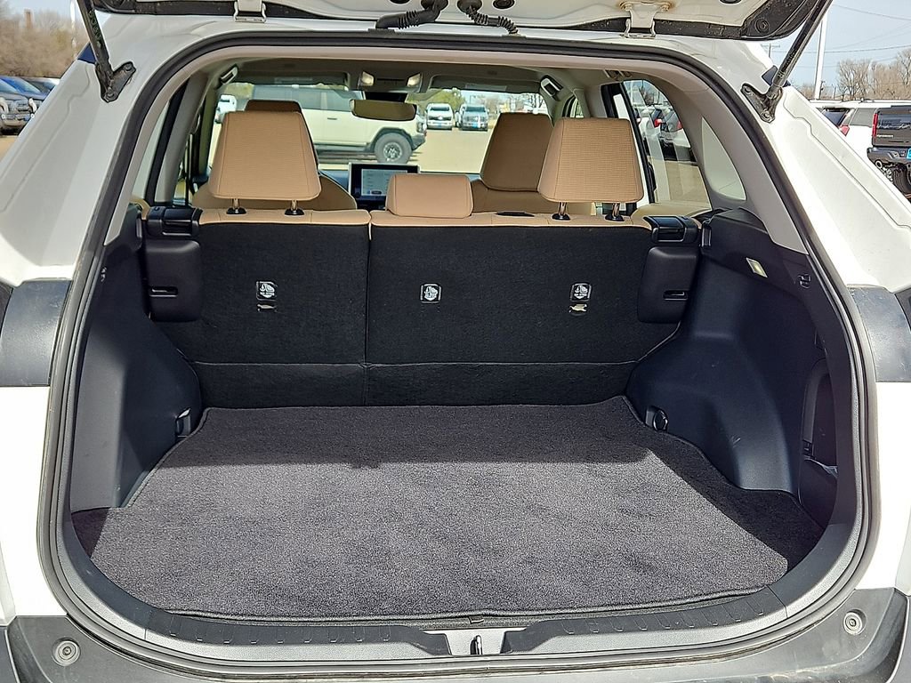 Used 2025 Toyota RAV4 LE image 9