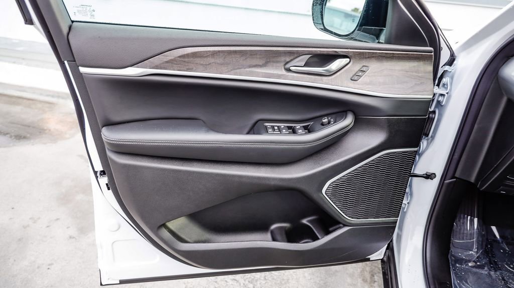 New 2026 Jeep Grand Cherokee Limited AWD/4WD image 25